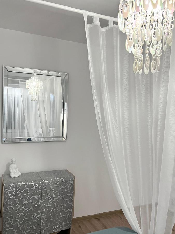 Intercontinental Apartment Bukares Bagian luar foto